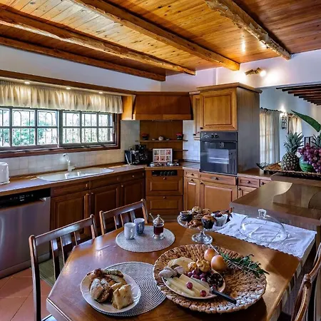 Villa Exclusive Crete Alexia 4 Bedrooms Large Lawned Gardens Chania *