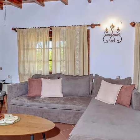 Exclusive Crete Alexia 4 Bedrooms Large Lawned Gardens Chania *