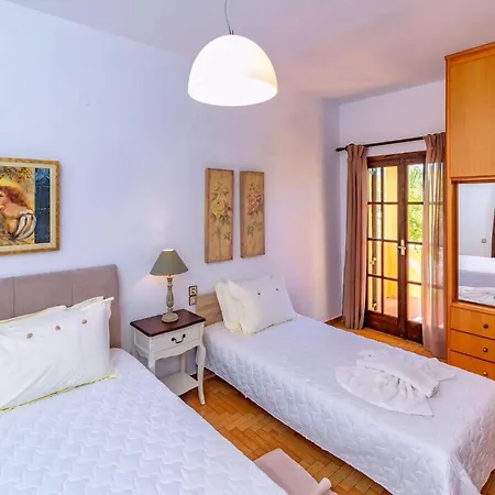 Villa Exclusive Crete Alexia 4 Bedrooms Large Lawned Gardens Chania