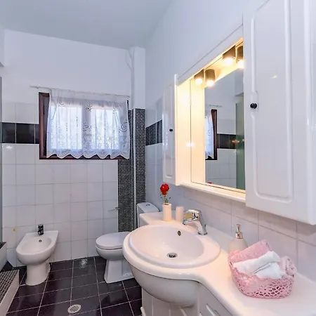Exclusive Crete Alexia 4 Bedrooms Large Lawned Gardens Chania Villa *