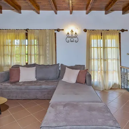 Exclusive Crete Alexia 4 Bedrooms Large Lawned Gardens Chania Villa Maleme